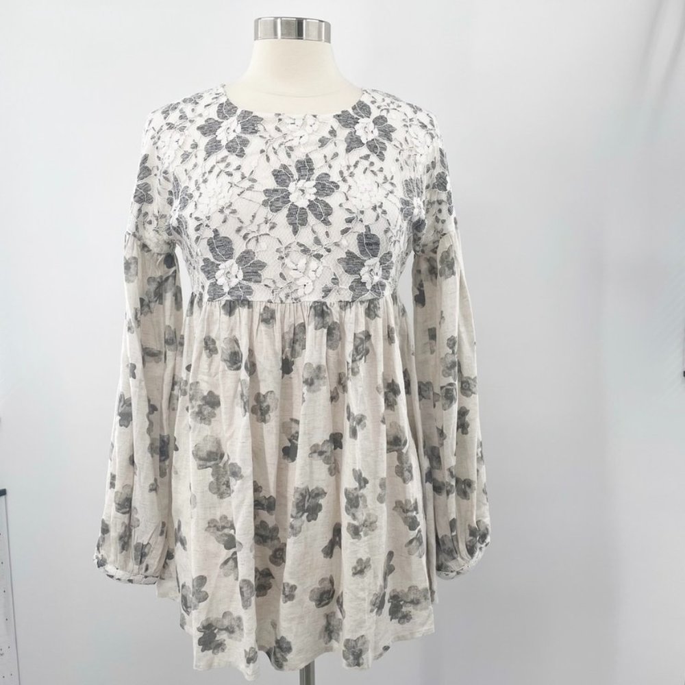 SUNDAY IN BROOKLYN Womens Gray & Cream Lace Floral Overlay Blouse  Size Med NEW